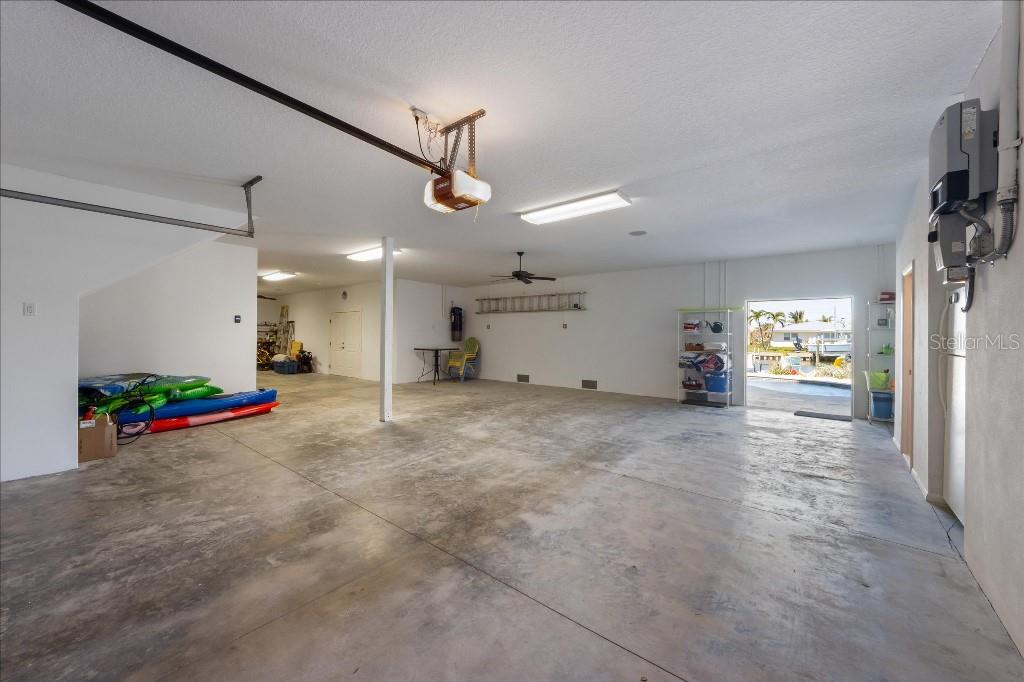 HOLMES BEACH 17TH UNIT - Residential