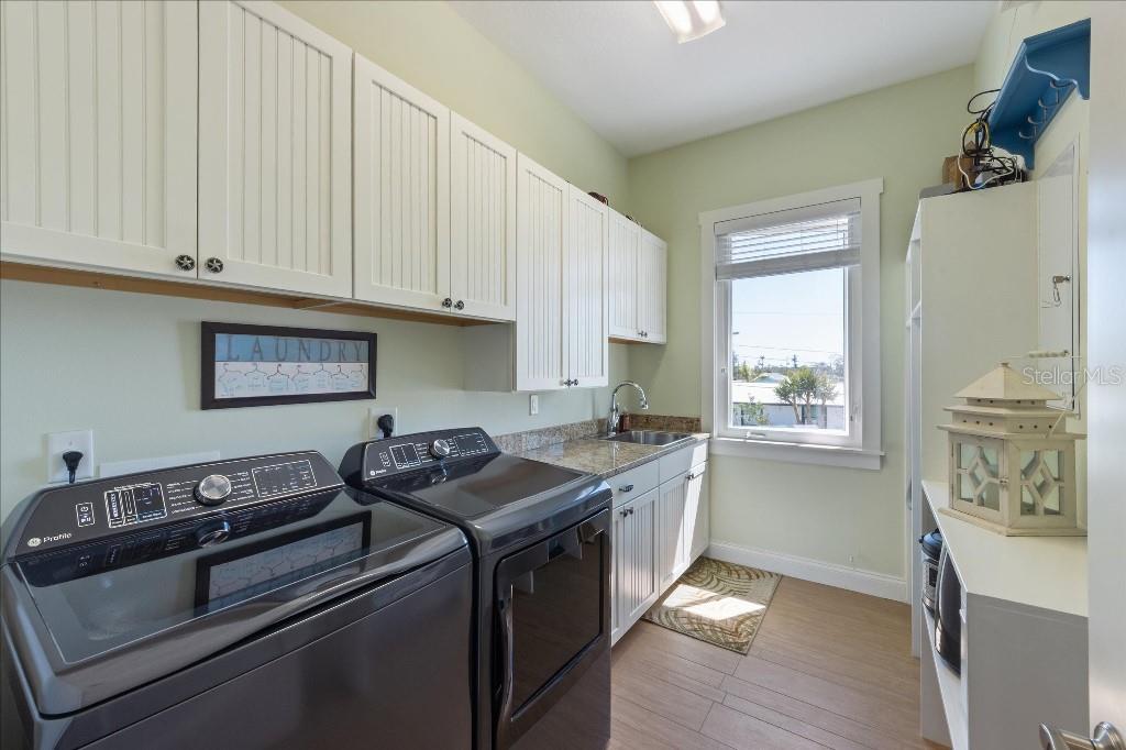 HOLMES BEACH 17TH UNIT - Residential