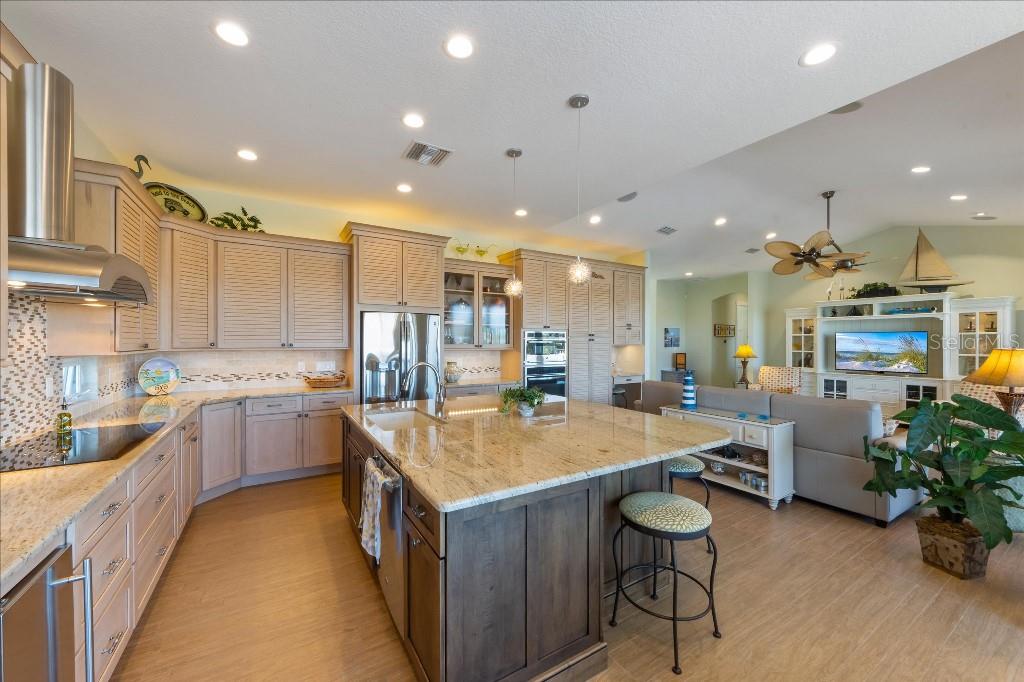 HOLMES BEACH 17TH UNIT - Residential