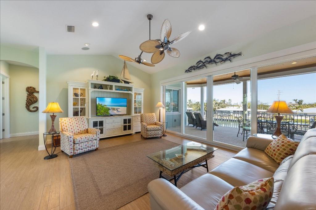 HOLMES BEACH 17TH UNIT - Residential