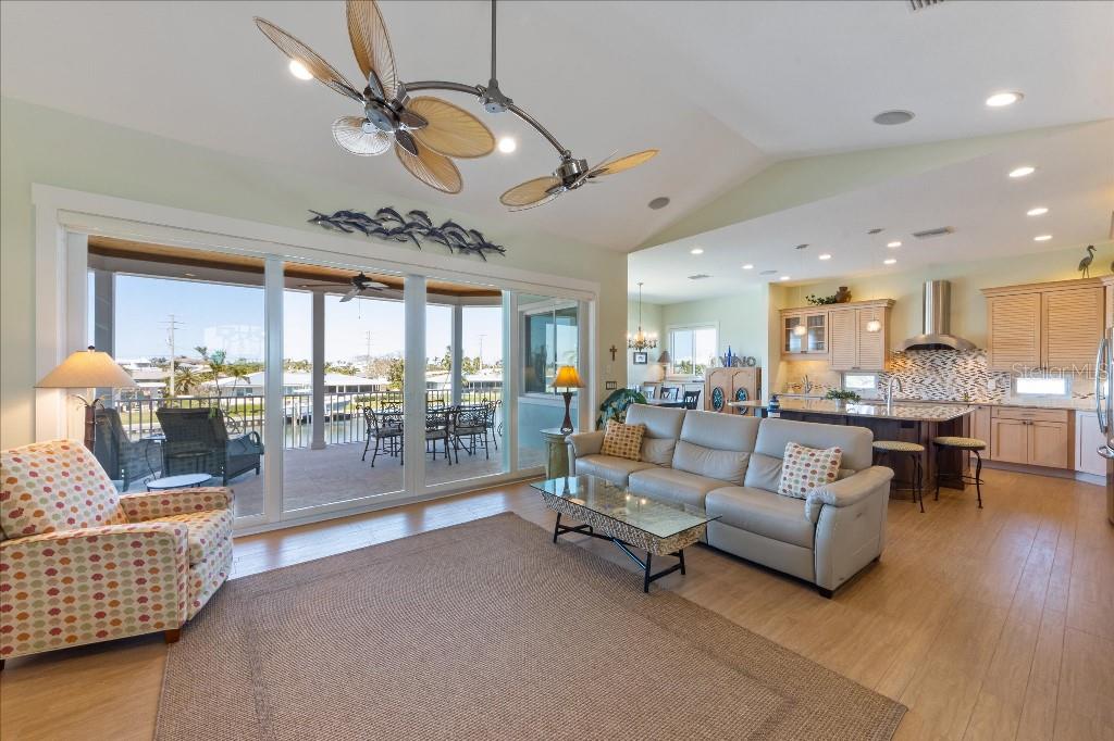 HOLMES BEACH 17TH UNIT - Residential