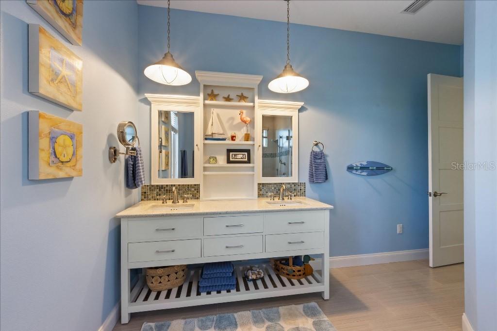 HOLMES BEACH 17TH UNIT - Residential