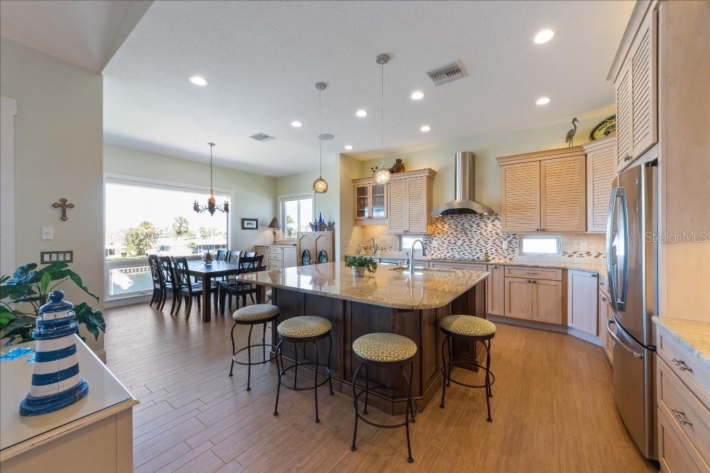 HOLMES BEACH 17TH UNIT - Residential