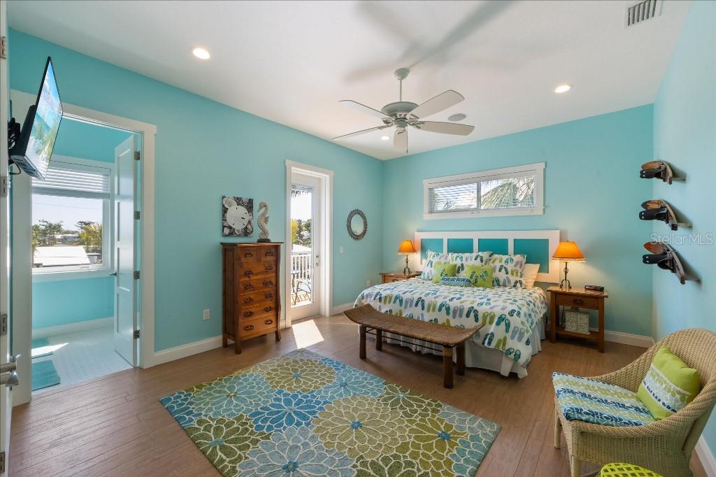 HOLMES BEACH 17TH UNIT - Residential