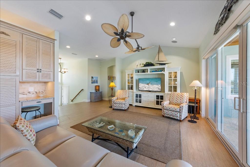 HOLMES BEACH 17TH UNIT - Residential