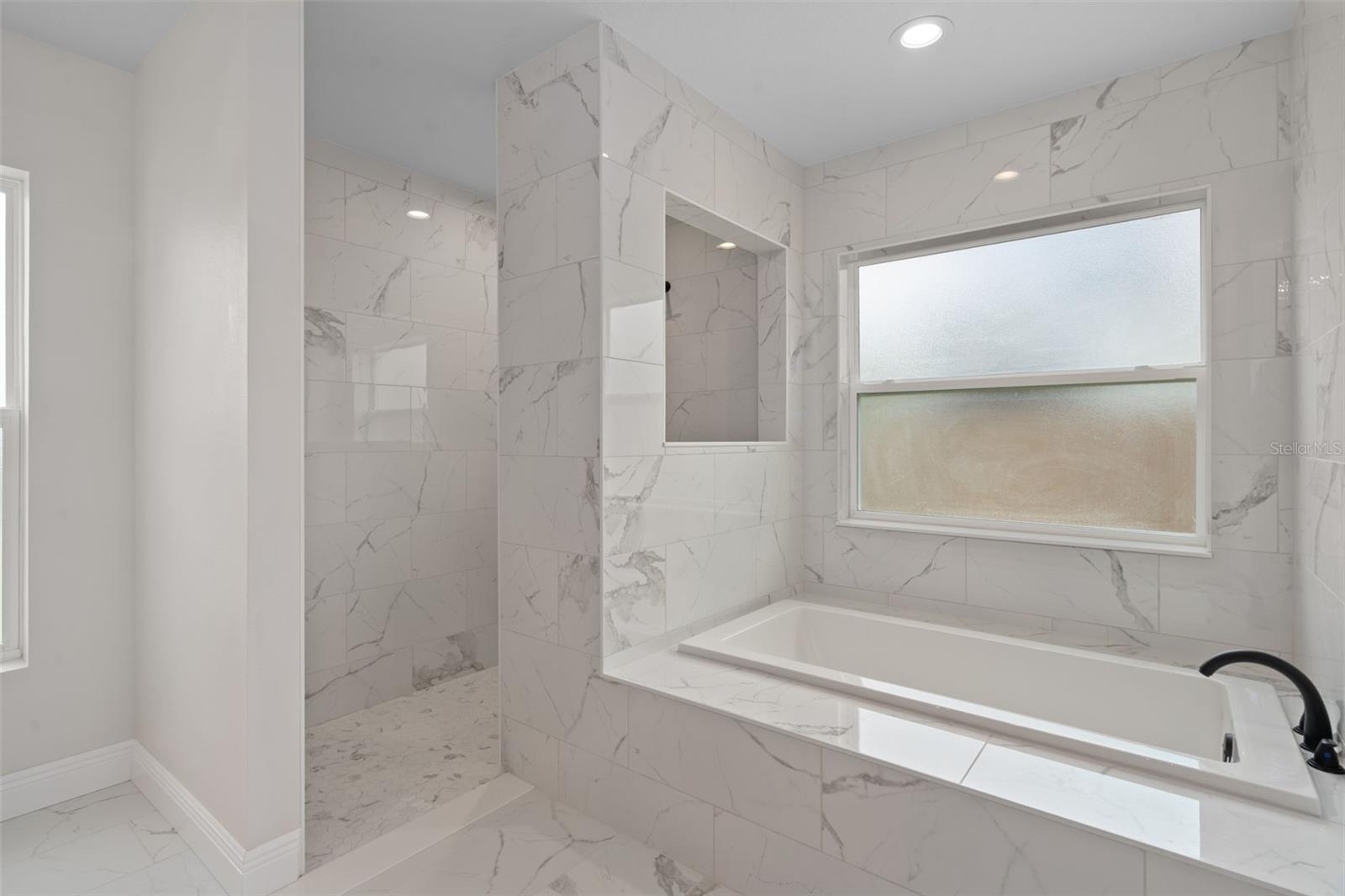 ROYAL HIGHLANDS - Residential