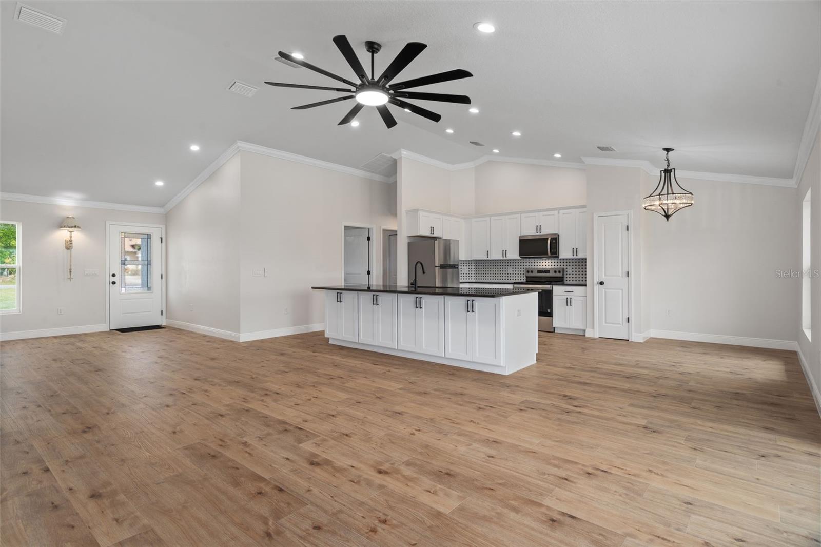 ROYAL HIGHLANDS - Residential