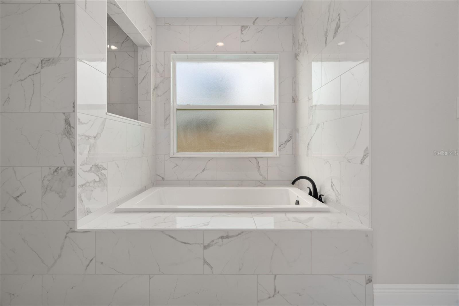 ROYAL HIGHLANDS - Residential