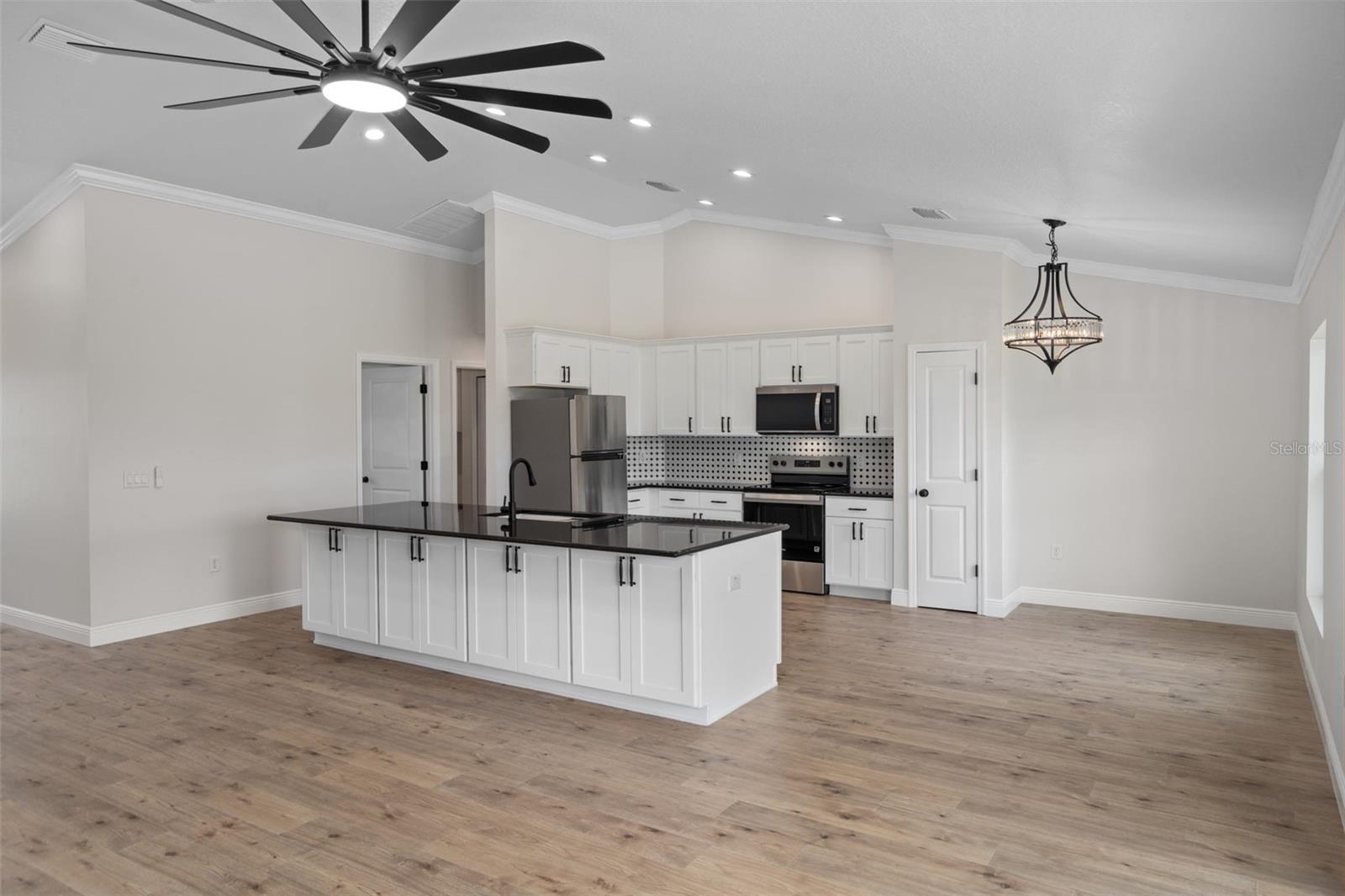 ROYAL HIGHLANDS - Residential