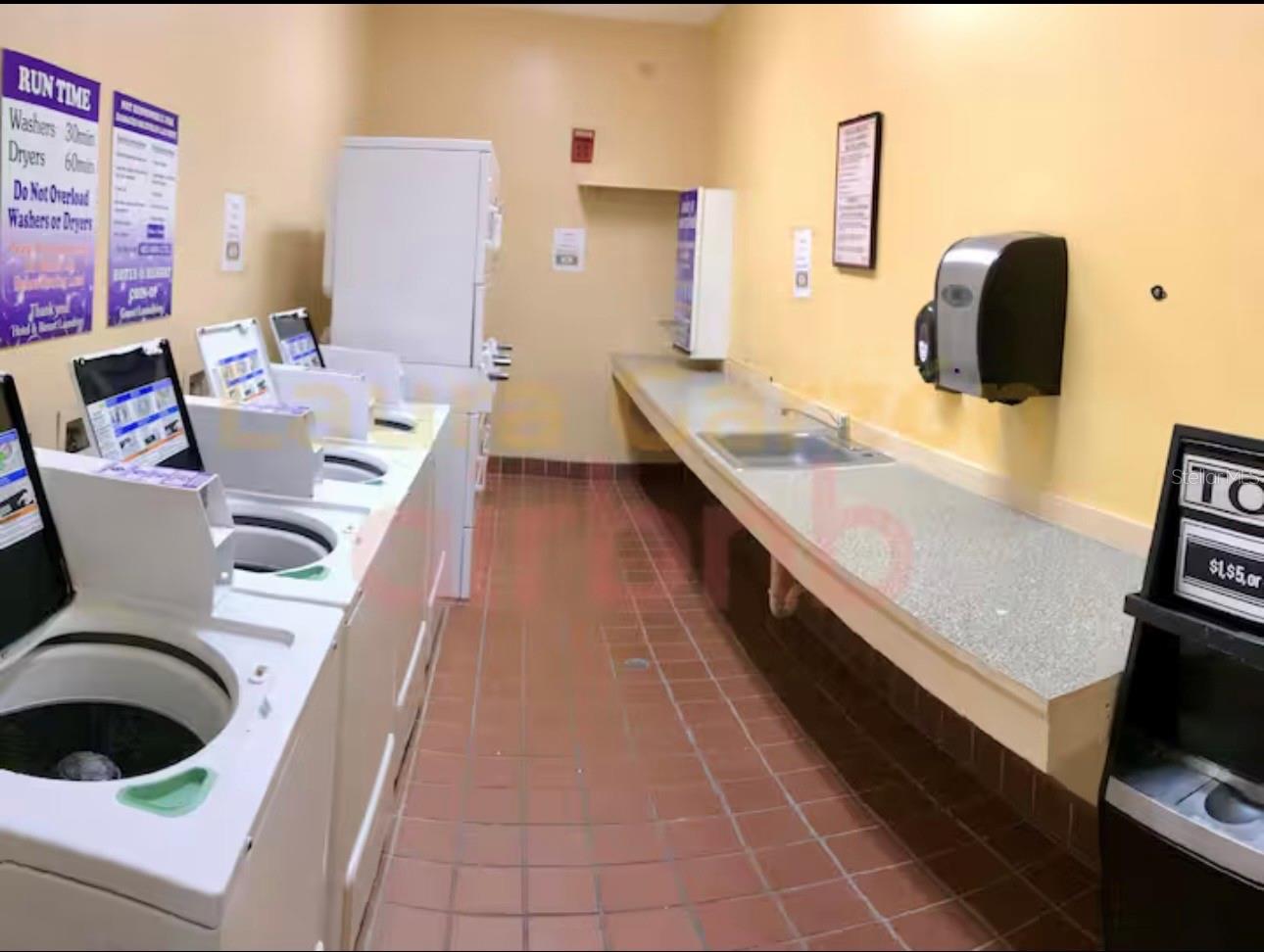 PARKWAY PALMS RSRT MAINGATE - Residential