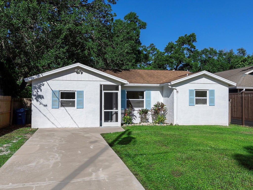 Photo of 4260 Bell Avenue, Sarasota, FL 34231 (MLS # A4708397)
