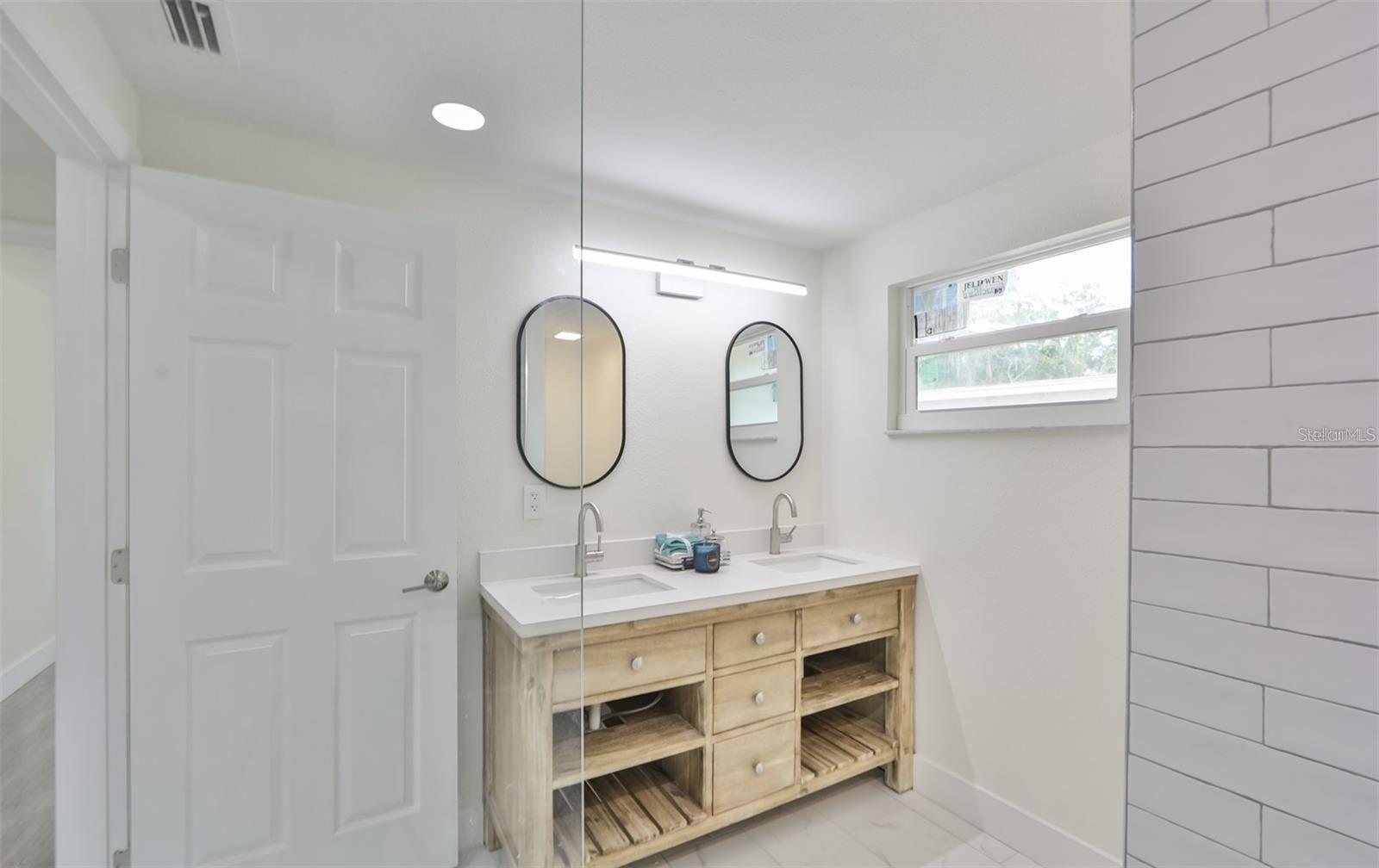 SHADOW LAWN - Residential