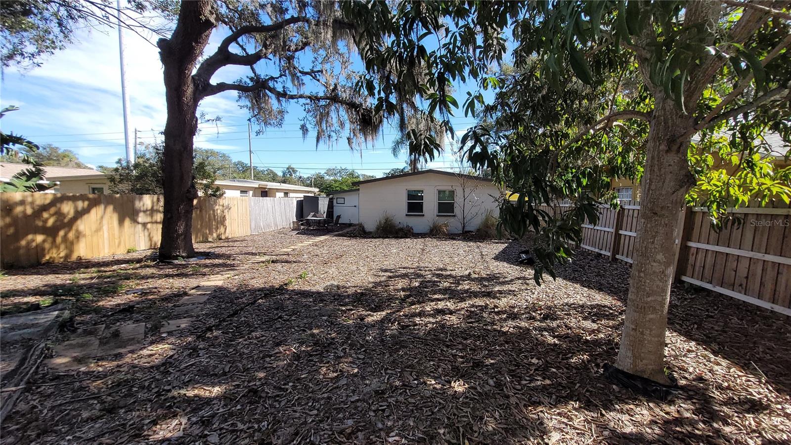 SHADOW LAWN - Residential