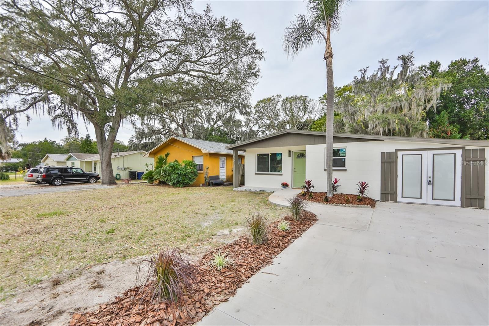 SHADOW LAWN - Residential