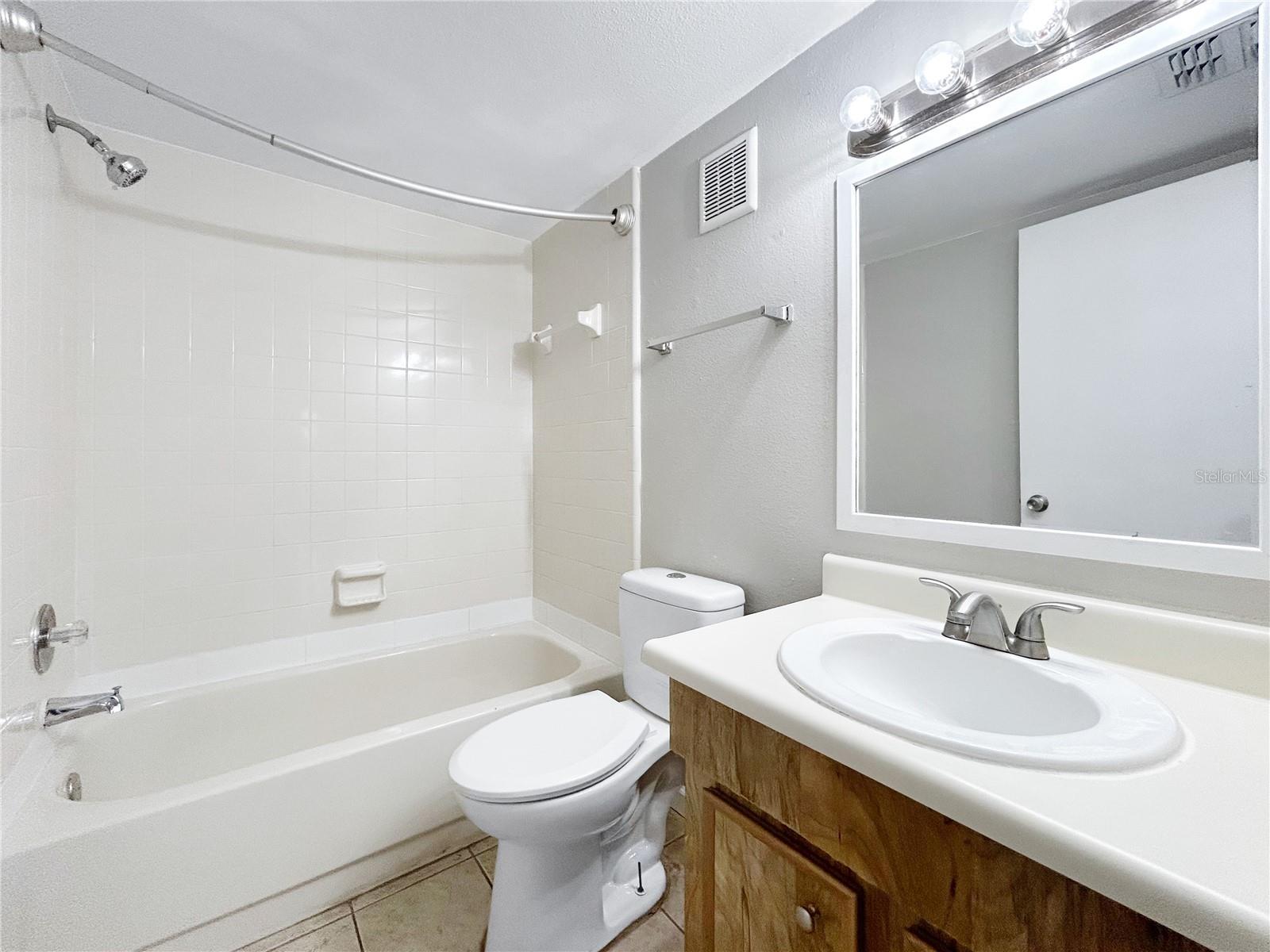 1FK | THE OAKS UNIT VIII A CONDOMINIUM - Residential