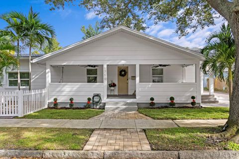 Photo of 1719 11th Street N, St Petersburg, FL 33704 (MLS # TB8457203)