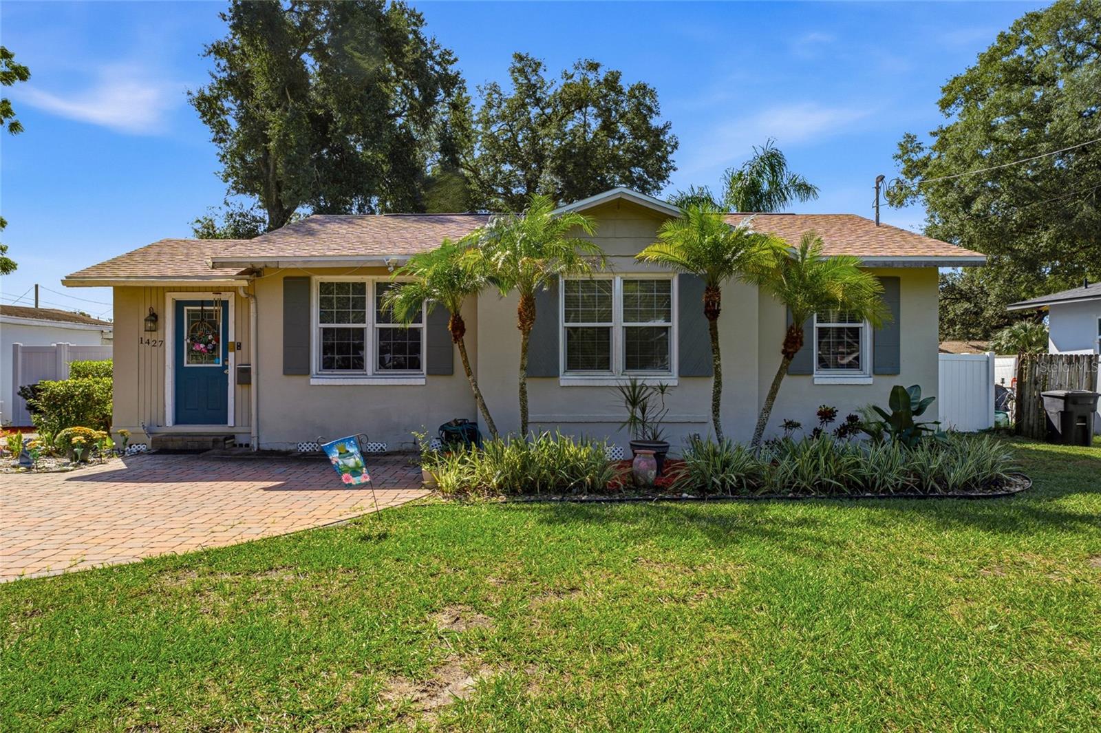 1427 E COMANCHE AVENUE