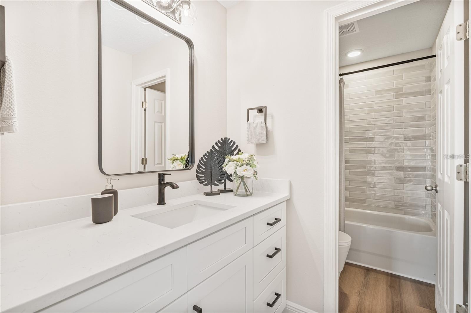 FORESTBROOKE PH 03 - Residential Lease