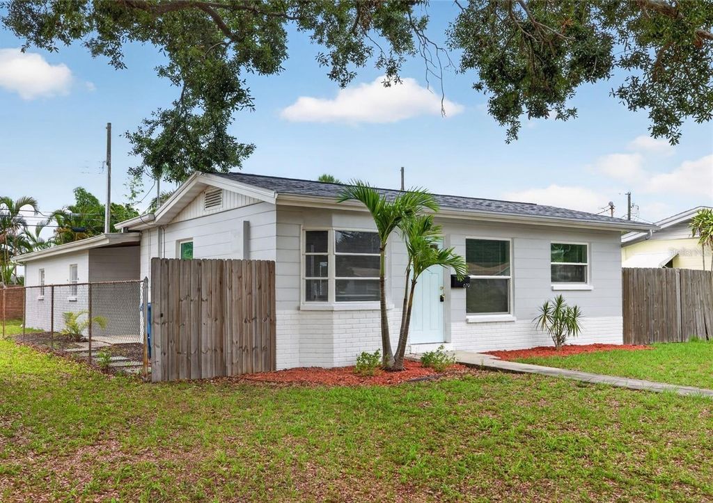 Photo of 679 71st Ave North Avenue N, St Petersburg, FL 33702 (MLS # TB8514518)