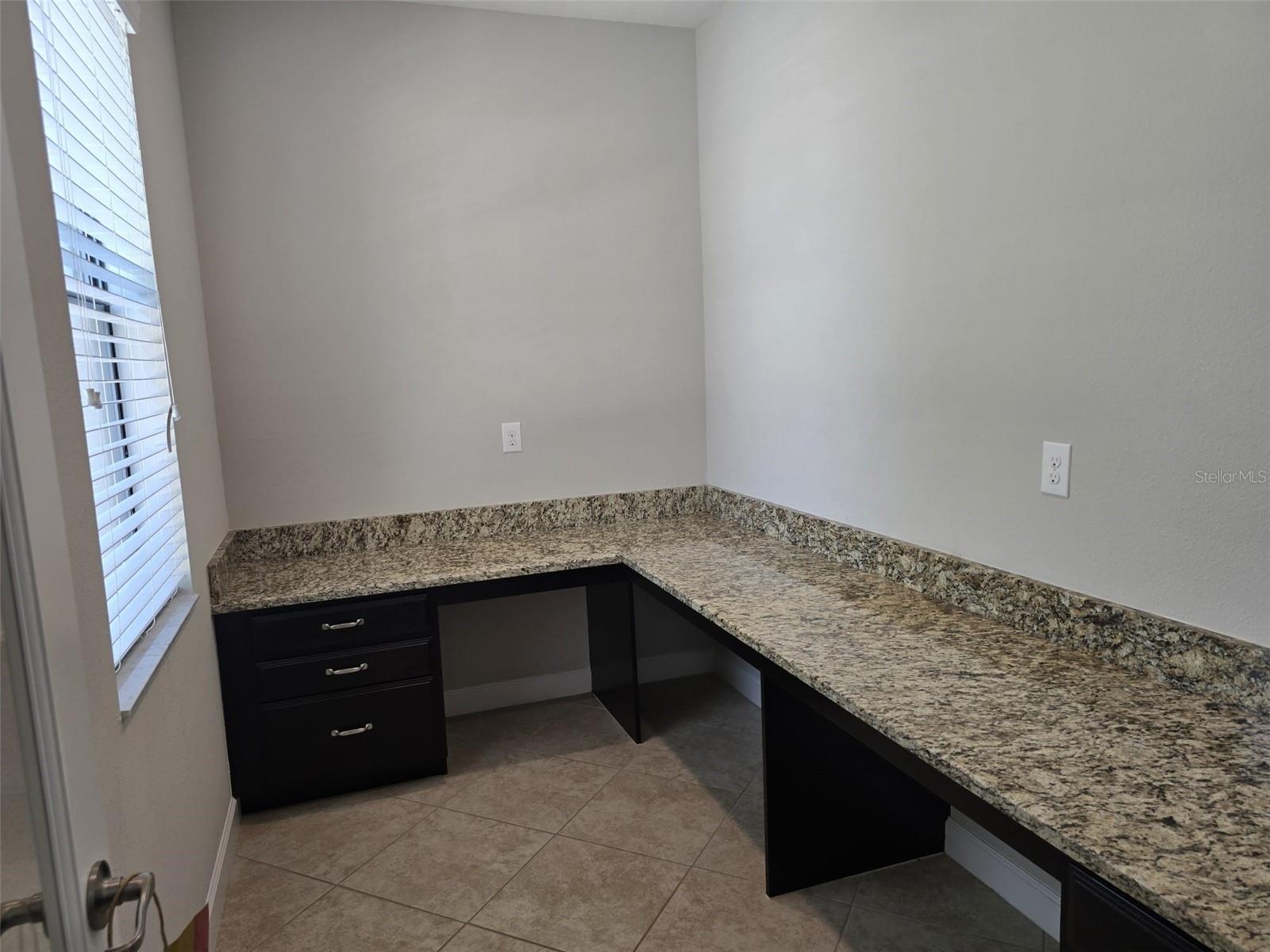 CONCORD STN PH 5 UNS A1 & A2 - Residential Lease