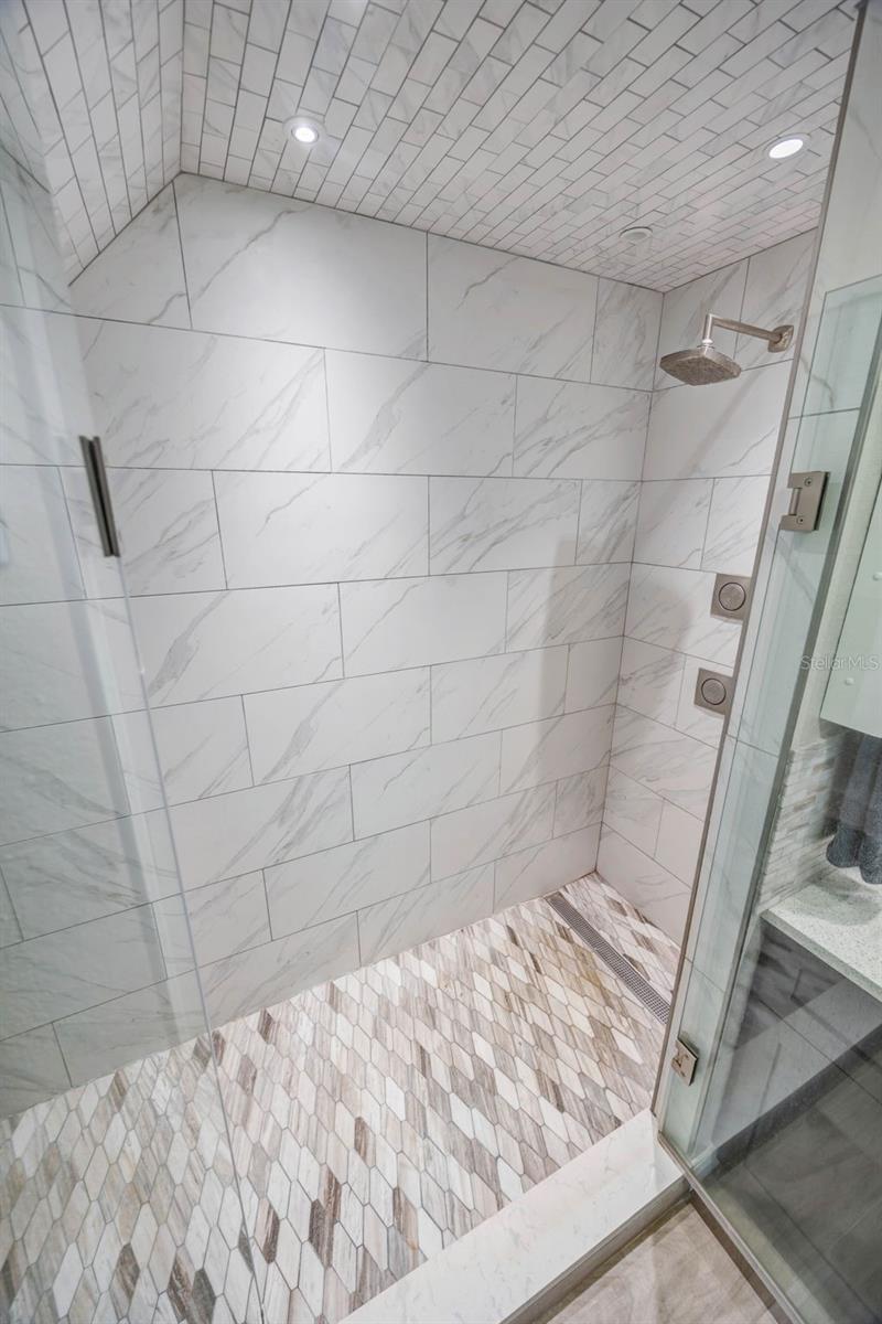 ALLENDALE TERRACE BLKS A-B-1-2-3-4-5-6 - Residential