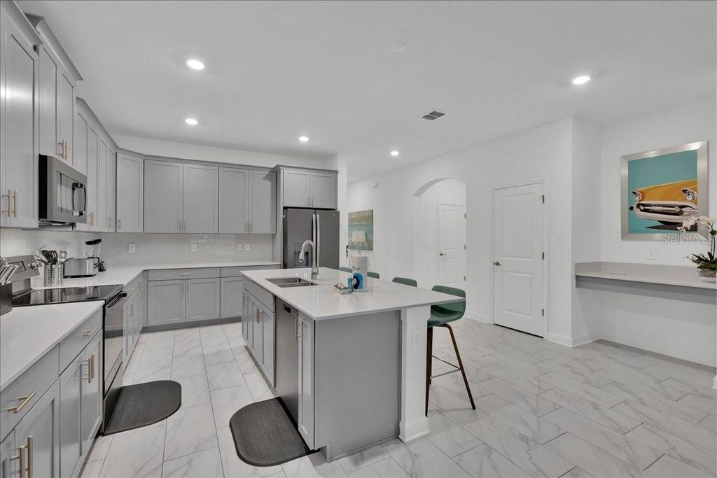 Photo of 9239 Sommerset Hills Drive, Davenport, FL 33896 (MLS # O6378724)