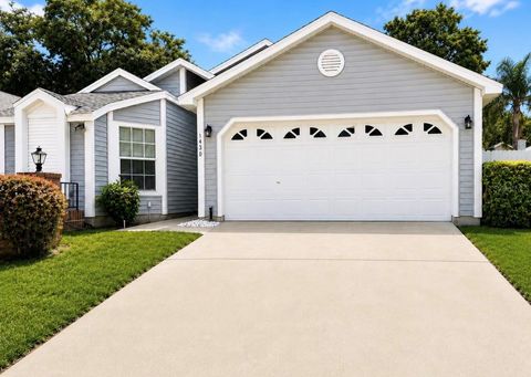 Photo of 1430 Walden Oaks Place, Plant City, FL 33563 (MLS # L4961922)
