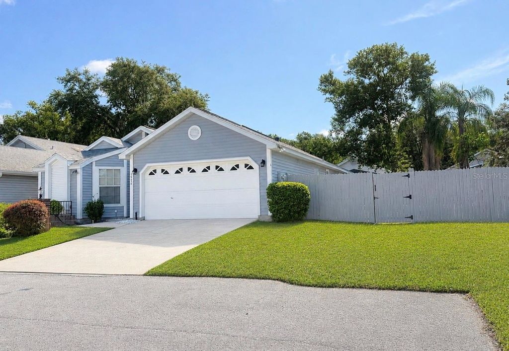 Photo of 1430 Walden Oaks Place, Plant City, FL 33563 (MLS # L4961922)