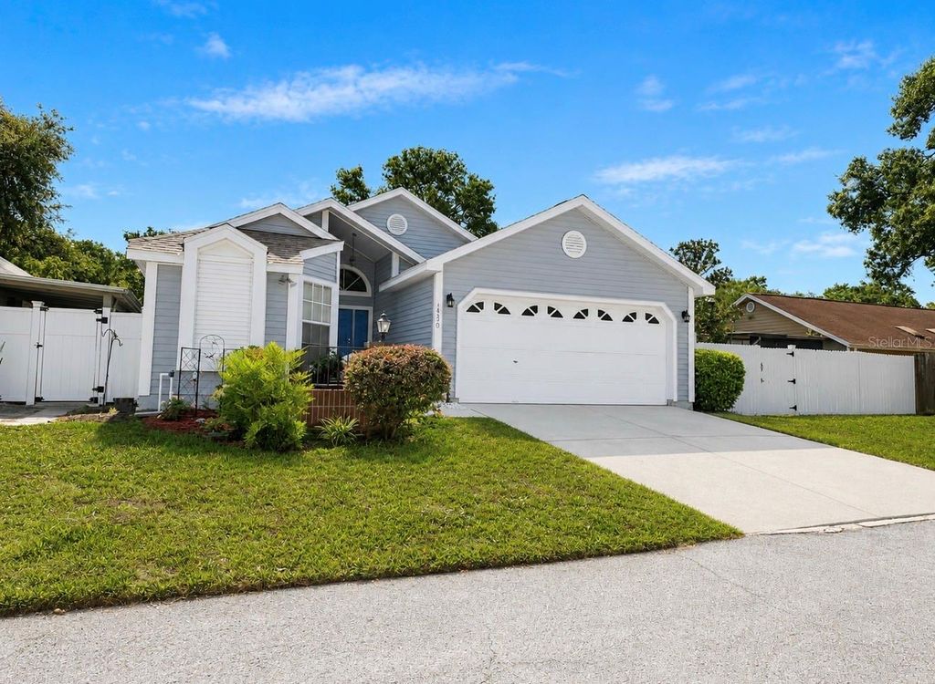 Photo of 1430 Walden Oaks Place, Plant City, FL 33563 (MLS # L4961922)