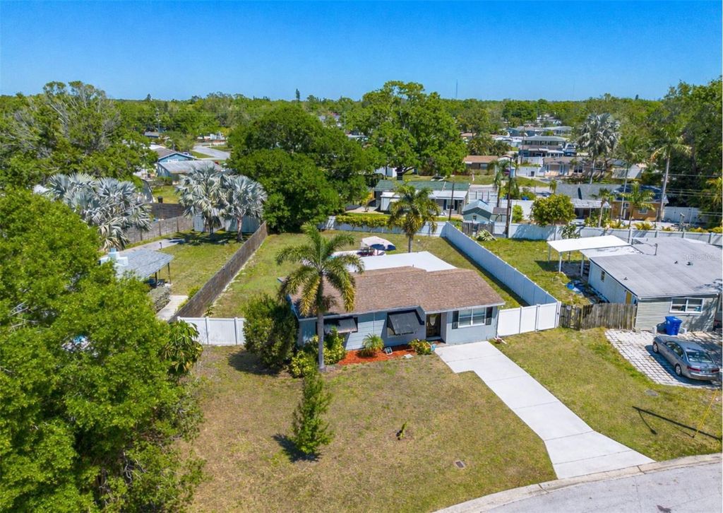 Photo of 1541 68th Avenue N, St Petersburg, FL 33702 (MLS # TB8463364)