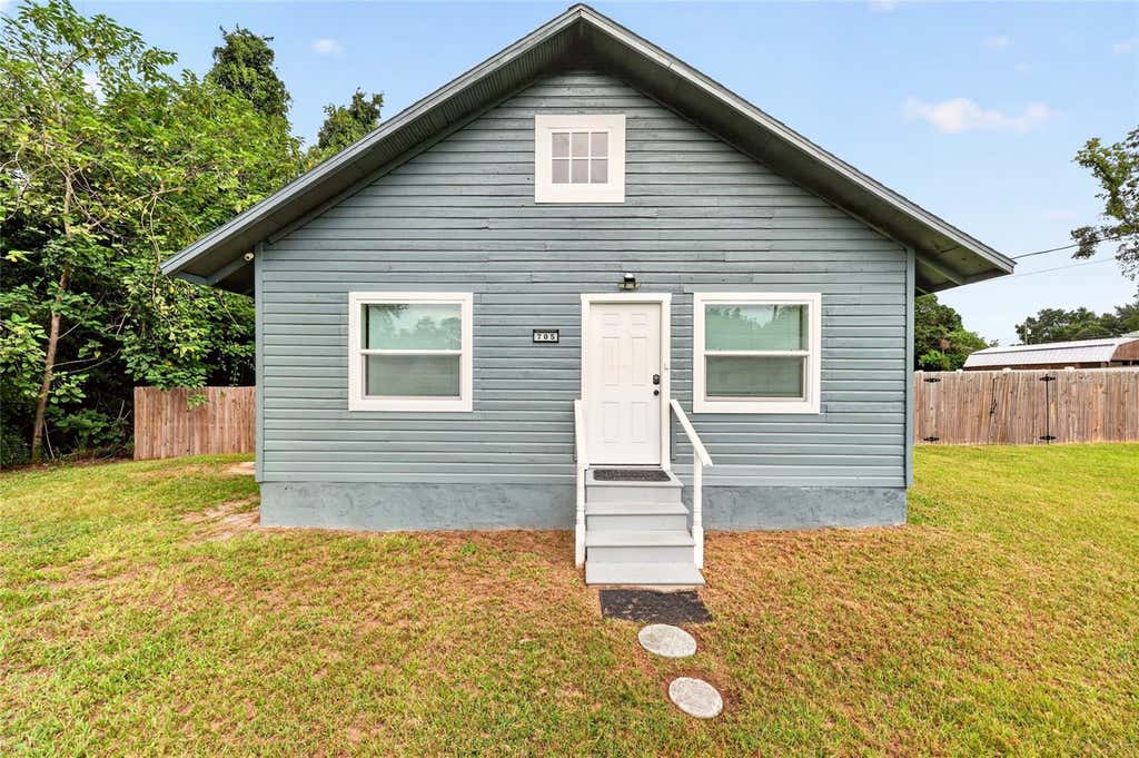 Photo of 705 NW 64th Place, Ocala, FL 34475 (MLS # OM729617)