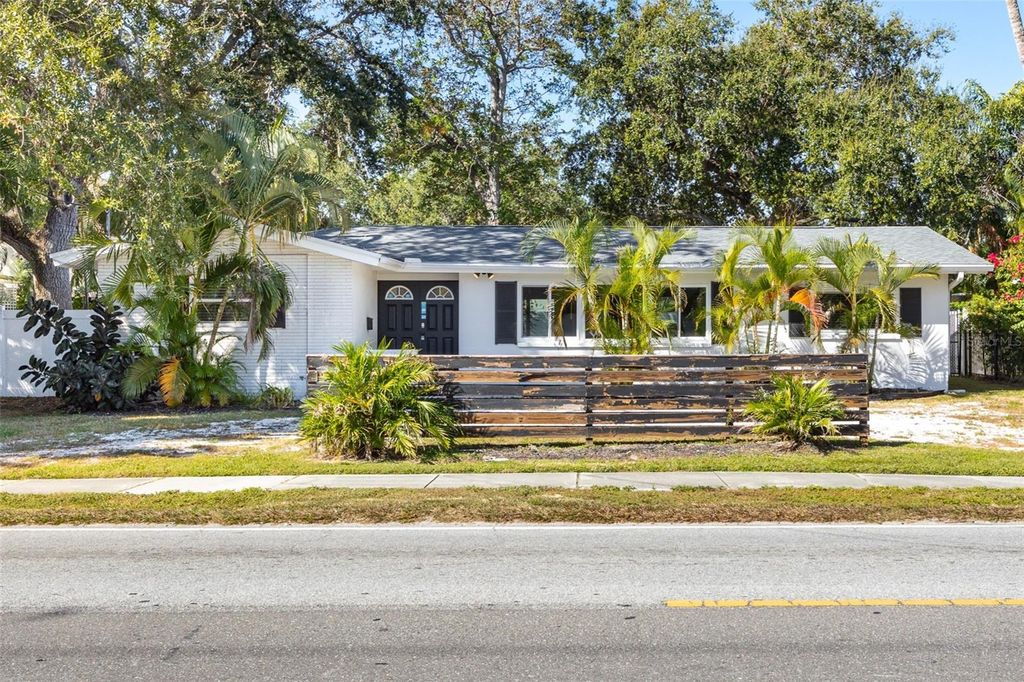 Photo of 1905 S West Shore Boulevard, Tampa, FL 33629 (MLS # TB8444682)