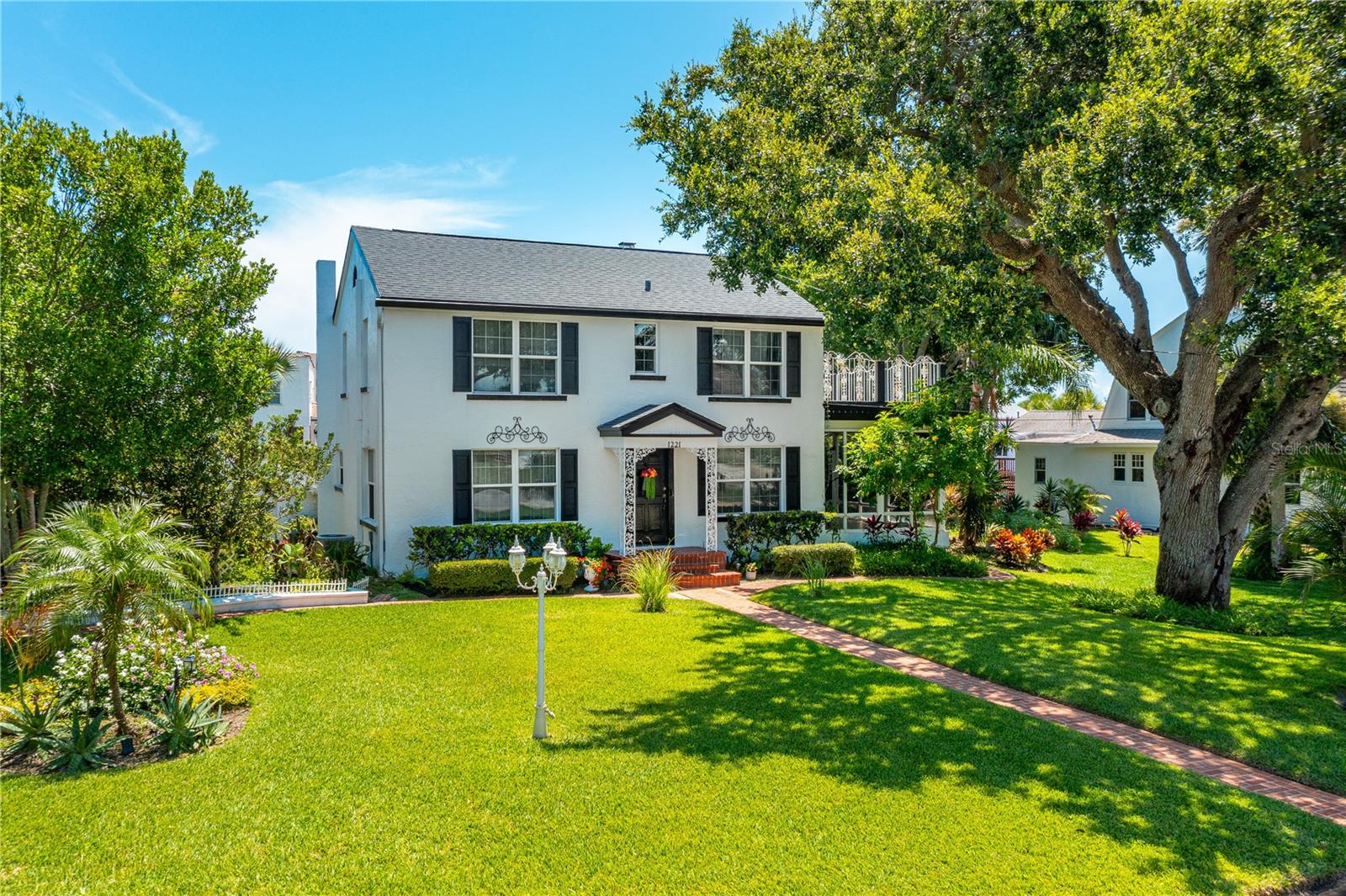 1221 GAMBLE PLACE