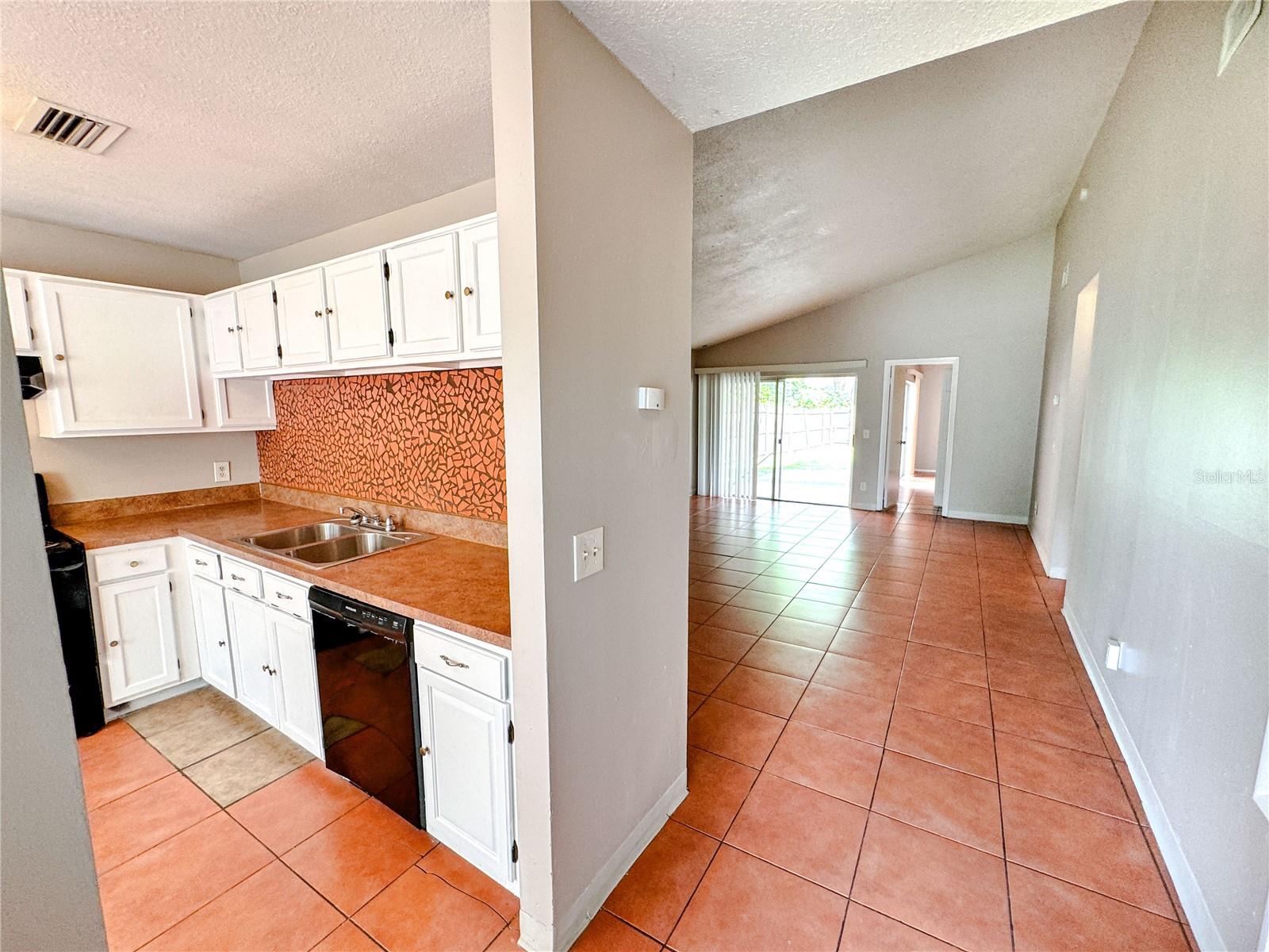 7821 FARNSWORTH COURT