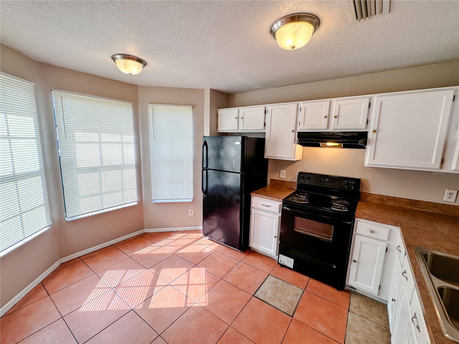 7821 FARNSWORTH COURT