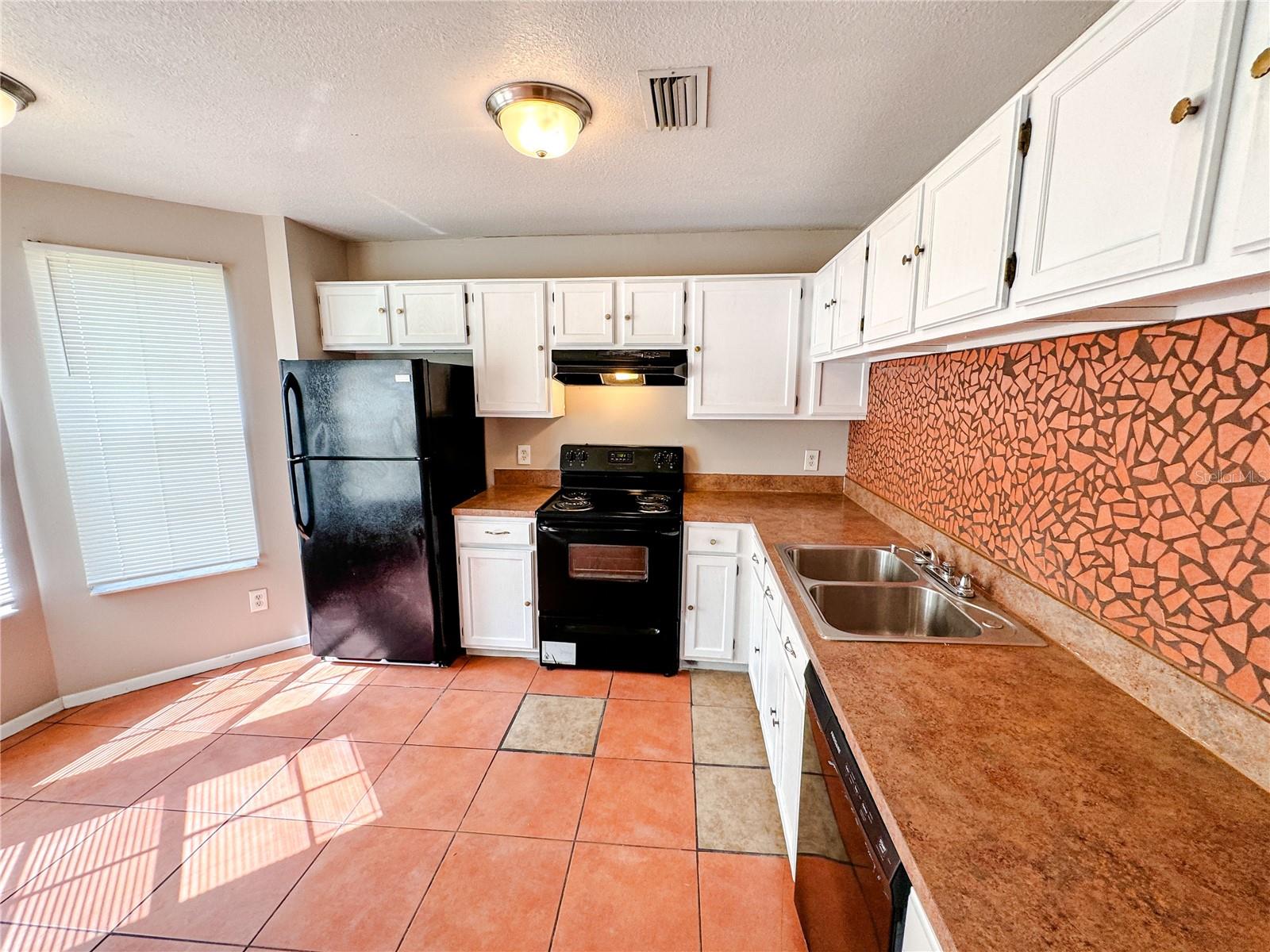 7821 FARNSWORTH COURT