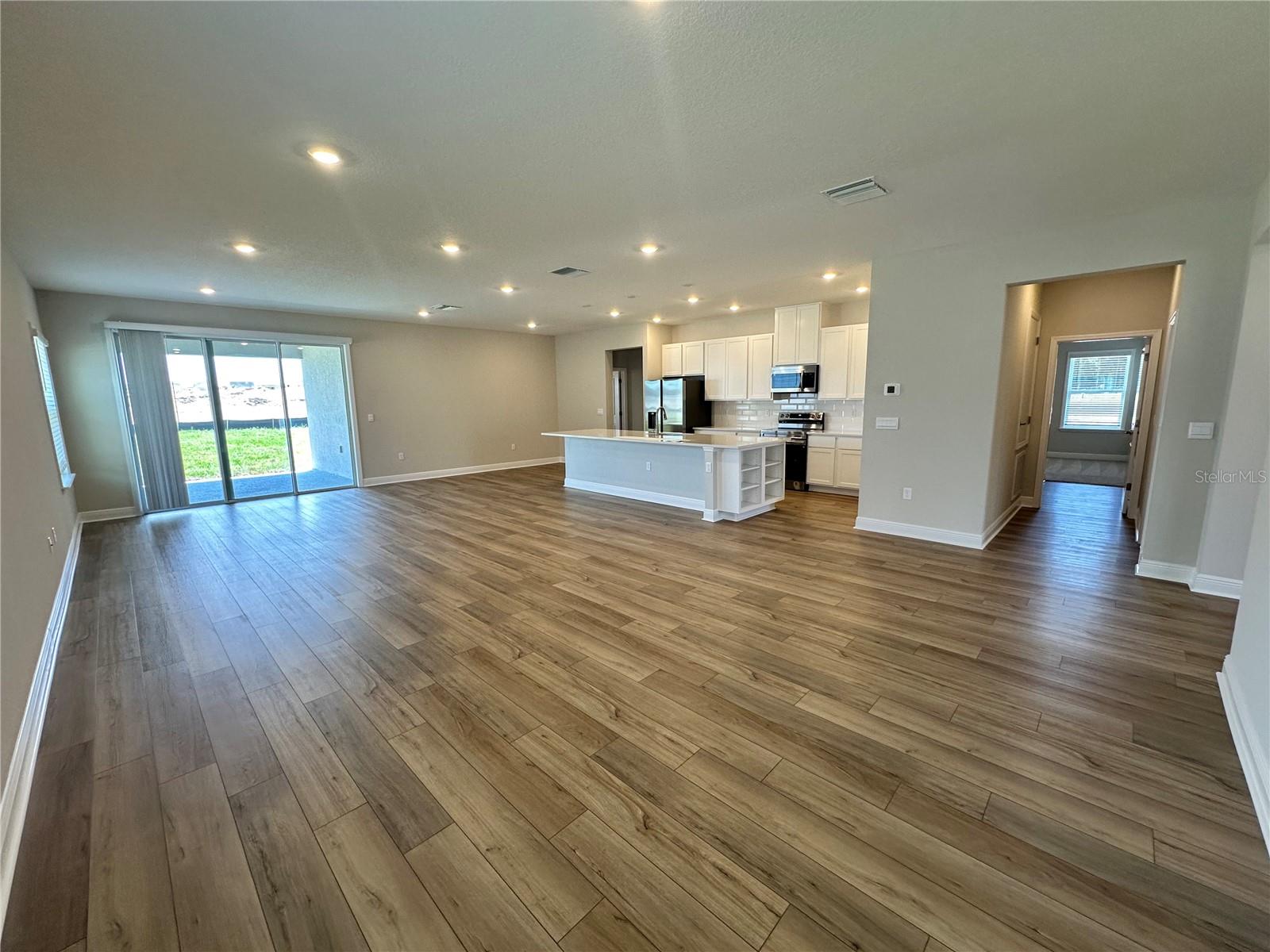 4015 MAGGIE LOOP