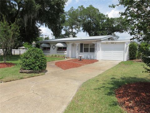 Photo of 902 N Crystal Terrace, Plant City, FL 33563 (MLS # L4961857)