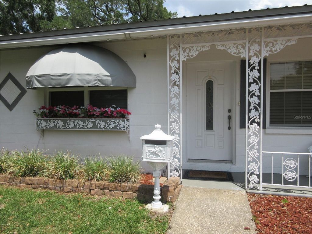 Photo of 902 N Crystal Terrace, Plant City, FL 33563 (MLS # L4961857)