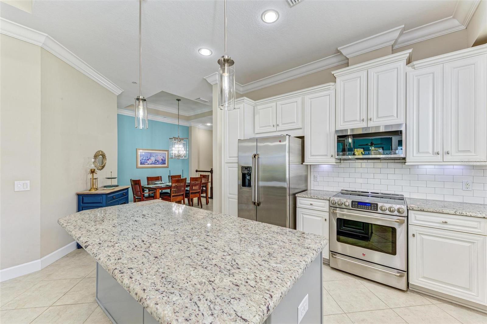 MANGROVE WALK ON HARBOUR ISLE PH 32 - Residential