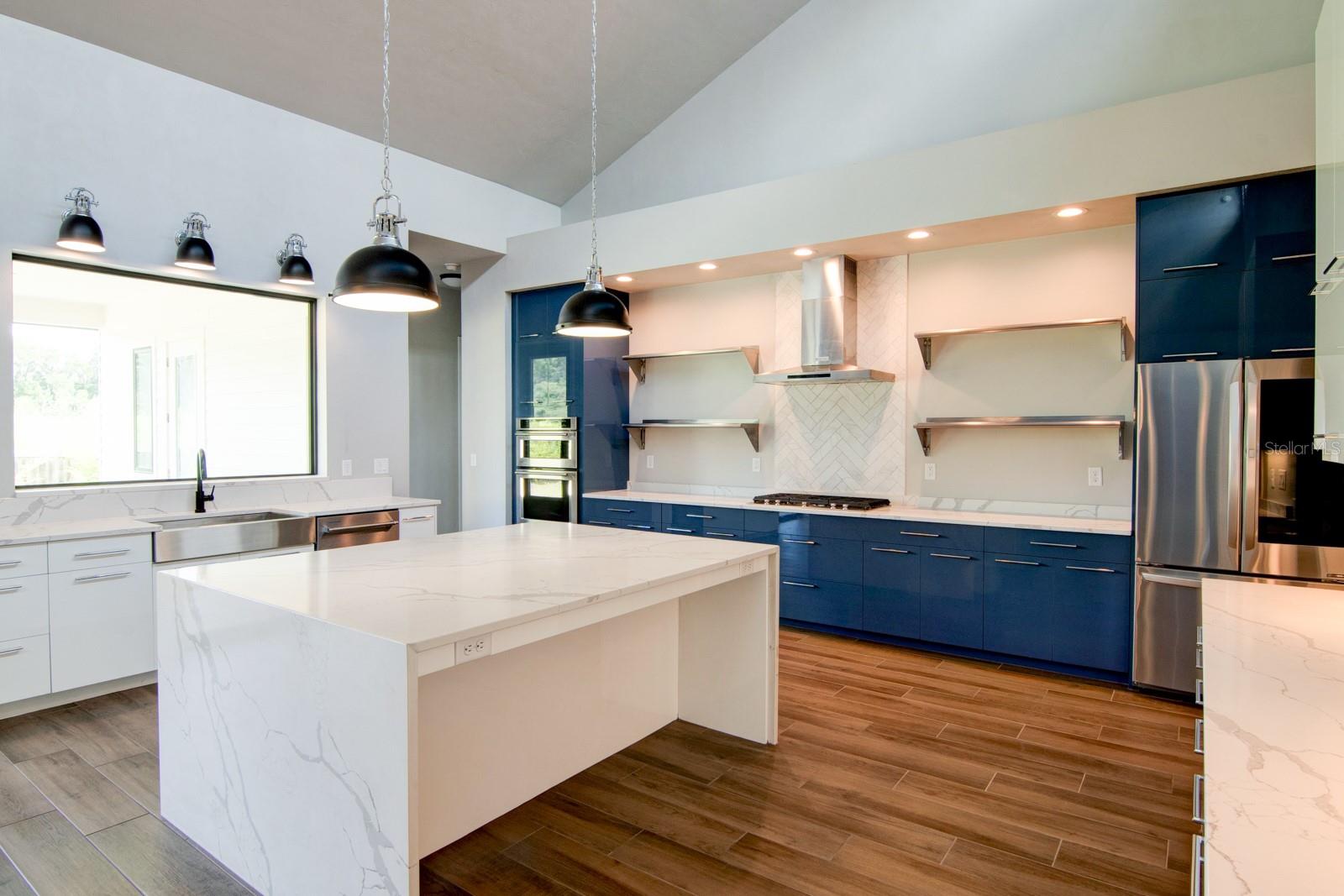 GLORIA'S WAY - Residential