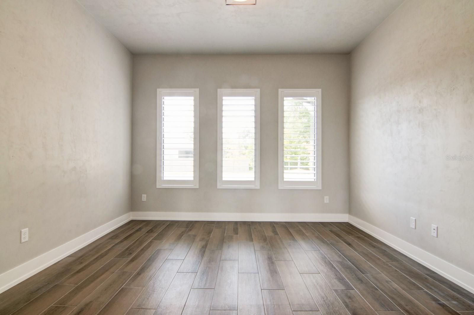 GLORIA'S WAY - Residential