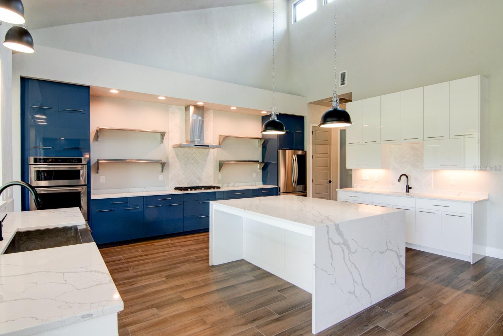 GLORIA'S WAY - Residential