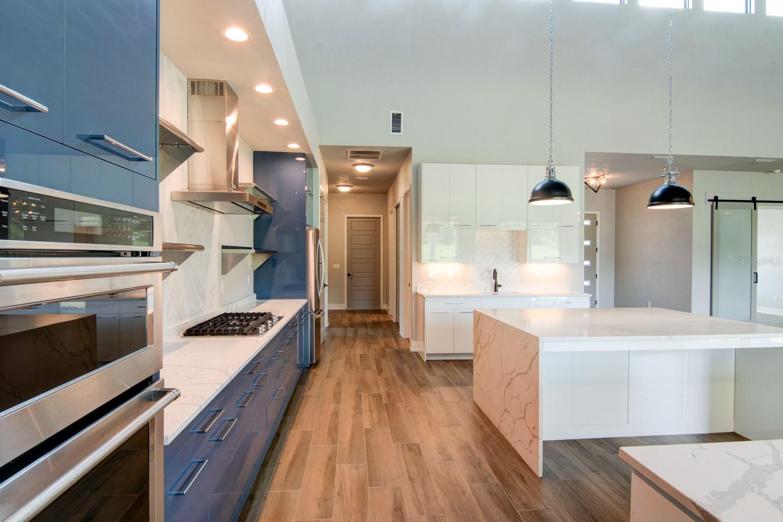 GLORIA'S WAY - Residential