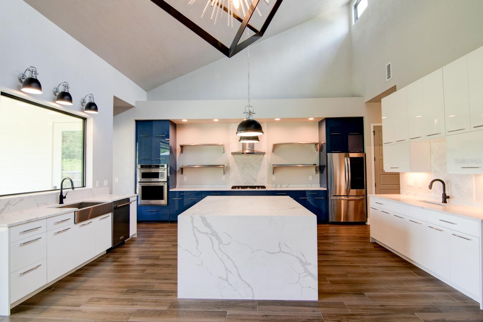 GLORIA'S WAY - Residential
