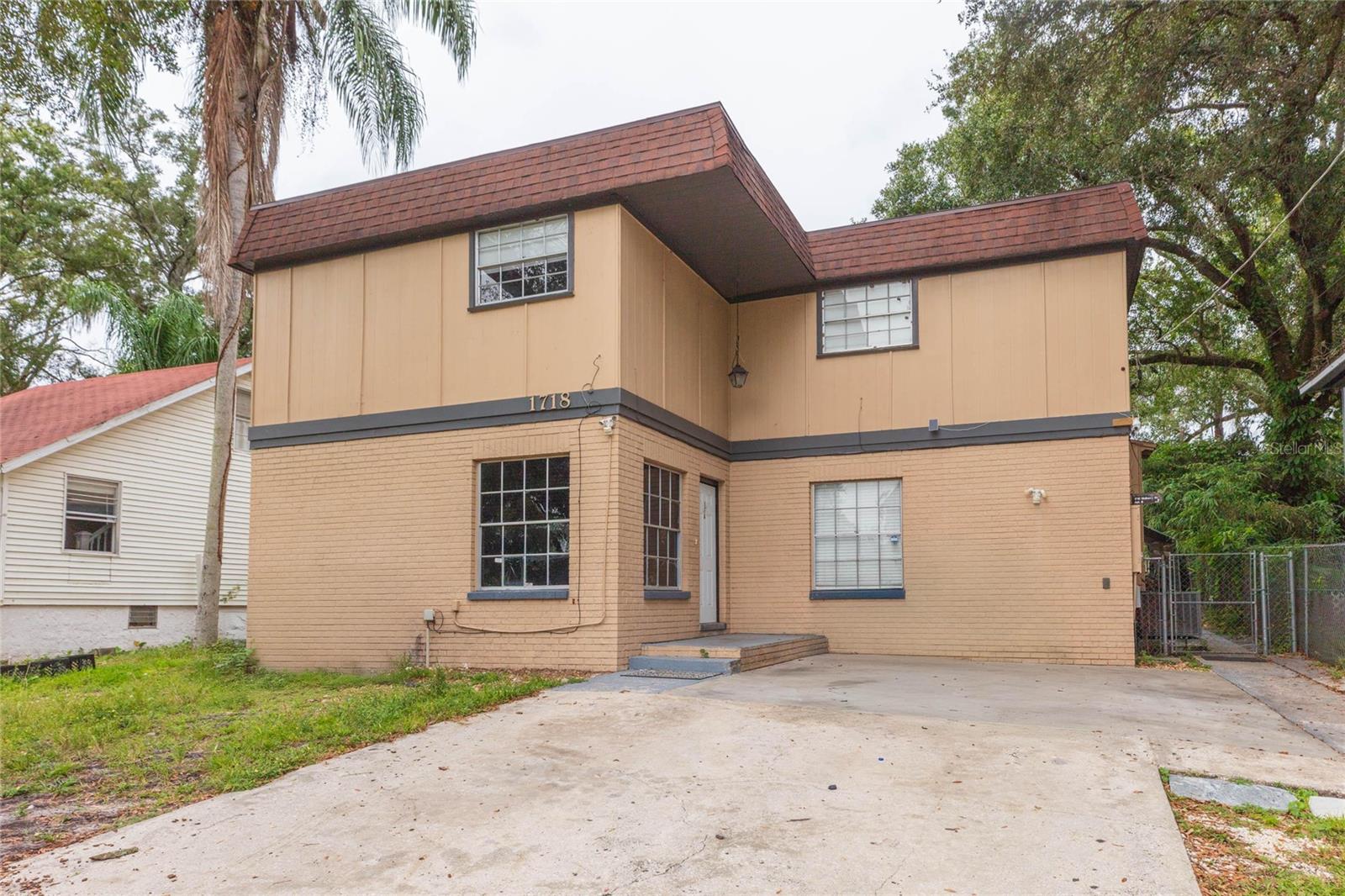 1718 E MULBERRY DRIVE