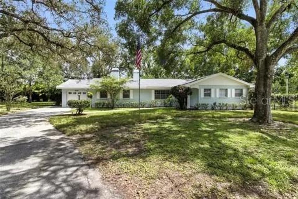 Photo of 2510 Lake Ellen Drive, Tampa, FL 33618 (MLS # W7885822)