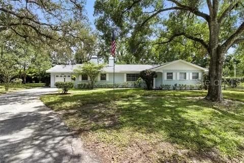 Photo of 2510 Lake Ellen Drive, Tampa, FL 33618 (MLS # W7885822)
