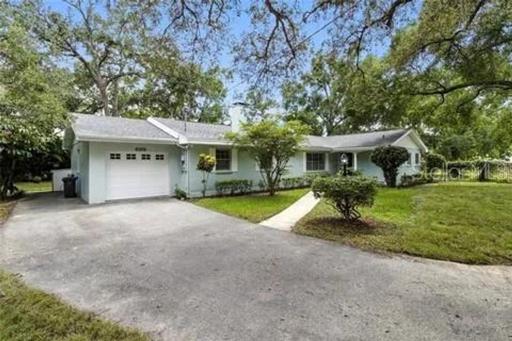 Photo of 2510 Lake Ellen Drive, Tampa, FL 33618 (MLS # W7885822)