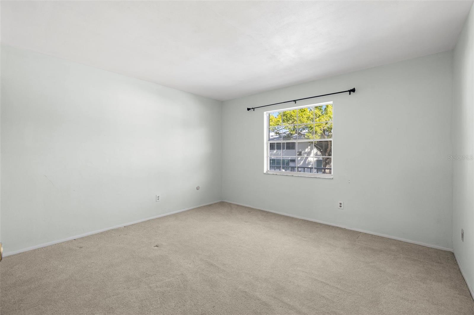 DOUGLAS ARMS - Residential